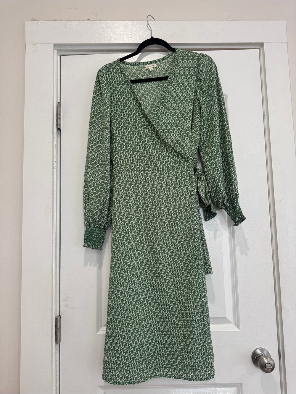 Max Studio Green Printed Crepe Long-Sleeve Wrap Dress